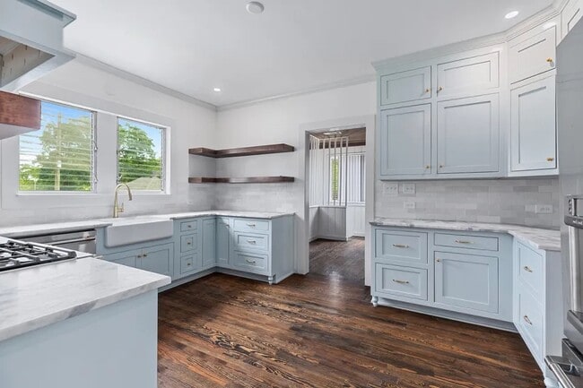 Building Photo - Perry St LHP