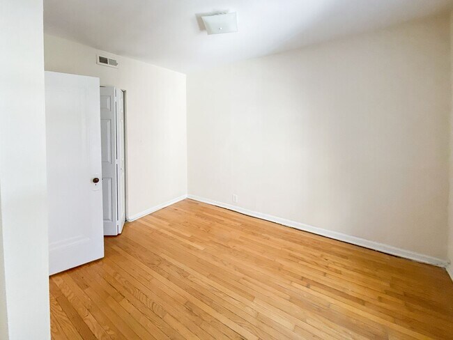 Foto del edificio - 5131 N Wolcott Ave