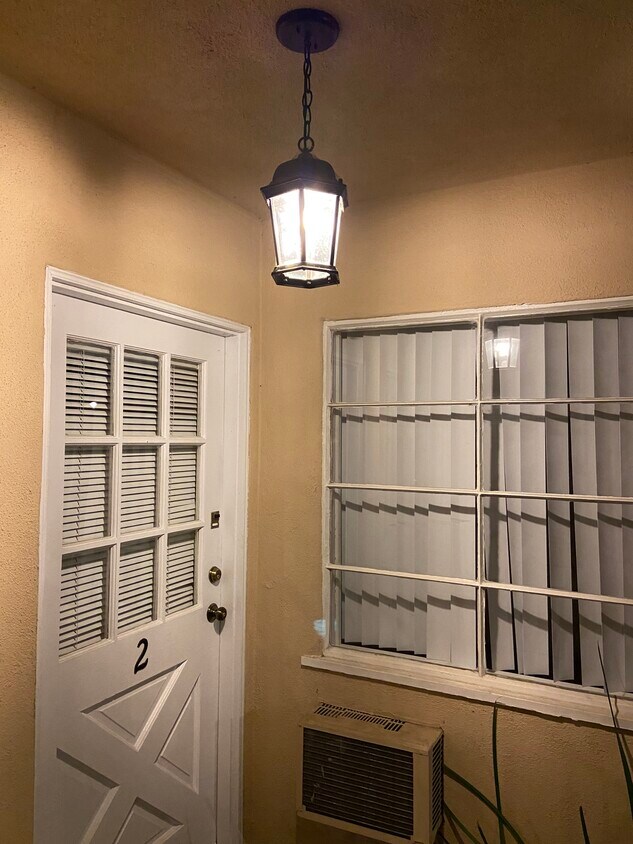 Foto principal - 11960 Moorpark St