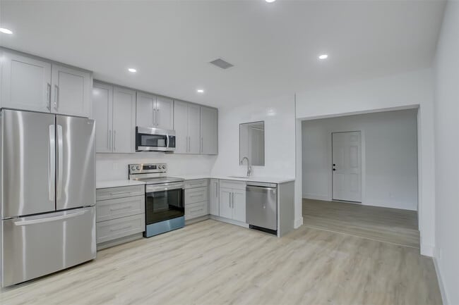 Building Photo - 2155 NE 56th Ct