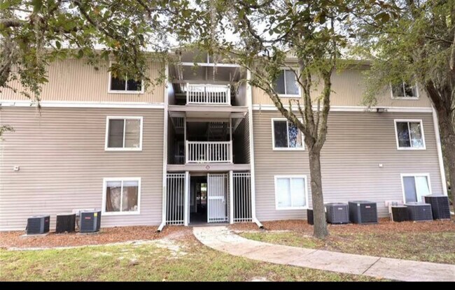 Building Photo - 4000 SW 23rd St