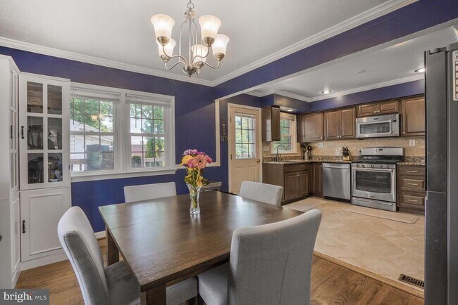 Building Photo - 7039 Calamo St