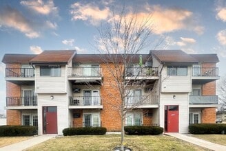 Building Photo - 2406 Marquette Rd