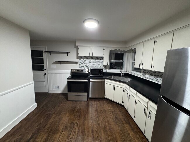 Kitchen - 7903 Canna Dr