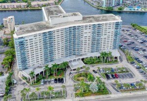 Primary Photo - 3800 S Ocean Dr