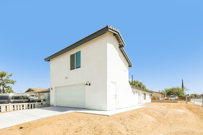 Foto del edificio - 16001 Live Oak St
