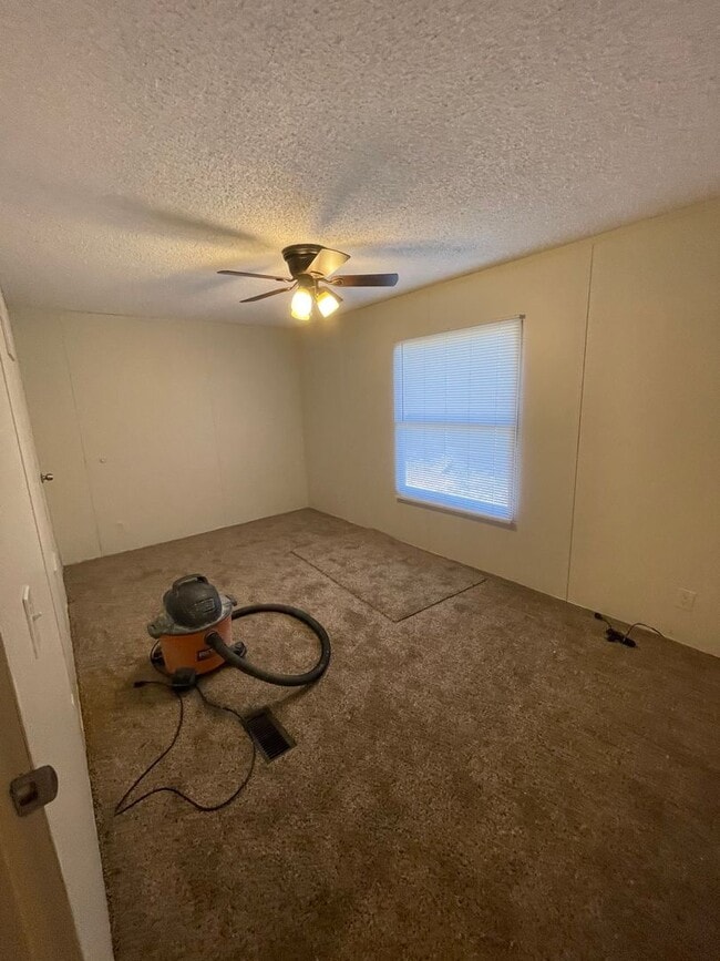 Building Photo - NEW ON MARKET