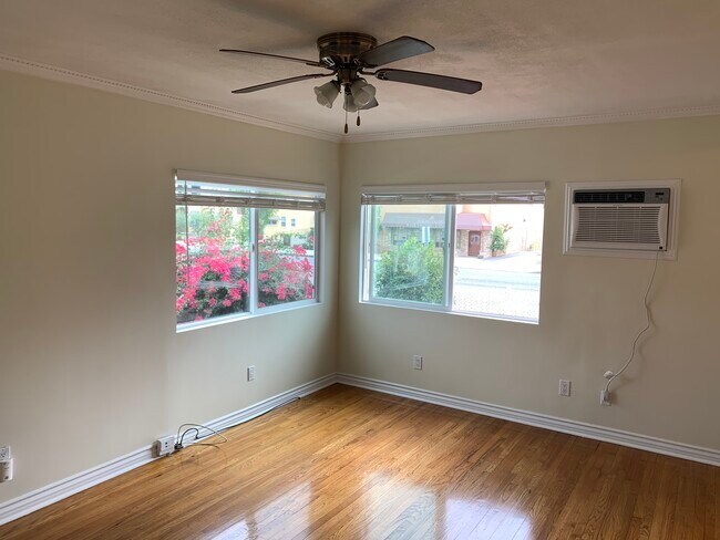 Living room - 1203 W Burbank Blvd