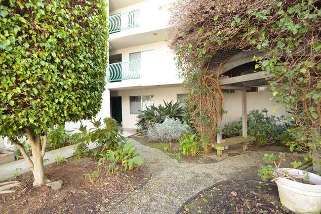 Building Photo - Eaton Gardens Apartments