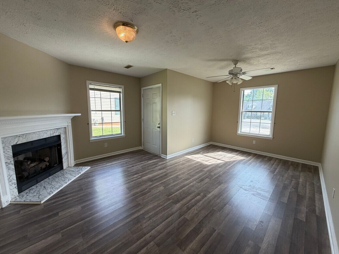 Foto del edificio - Exclusively Offered By Muse Realty, LLC