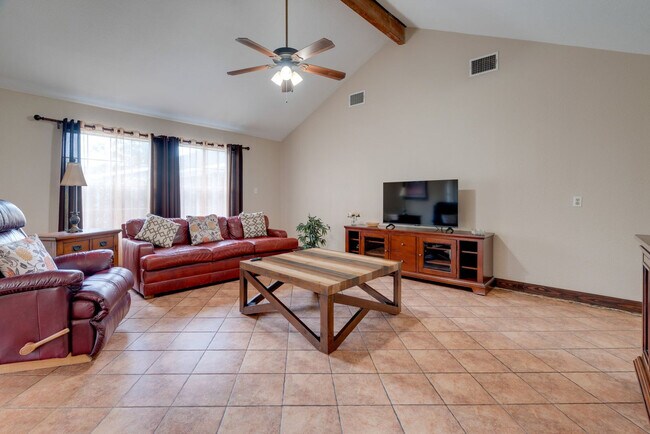 Foto del edificio - 2609B Wheless Ln