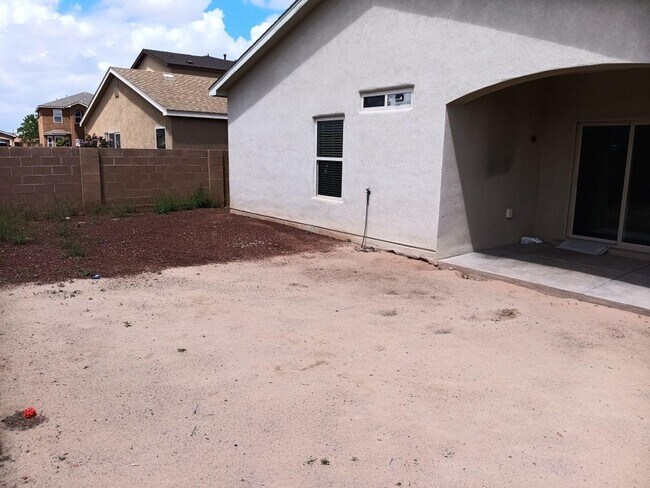 Foto del edificio - 739 Taos Pl SW