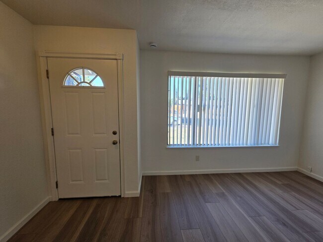 Foto del edificio - 3-bedroom single story in east Modesto nei...