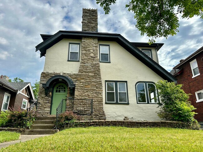 Building Photo - Bond Hill- Beautiful 3 bed 1.5 bath