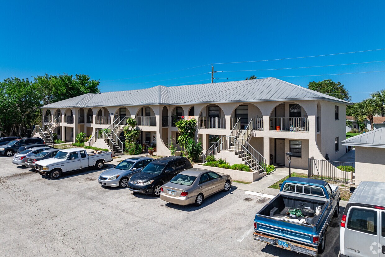 Primary Photo - 4240 Gulfstream Dr