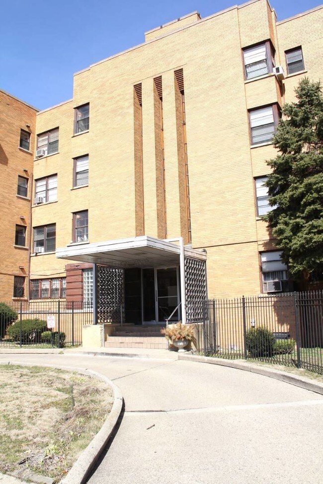 Foto del edificio - 660 Whitmore Rd