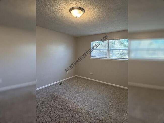 Building Photo - 8404 Shelley Dr