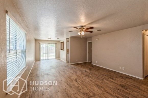 Building Photo - NOW AVAILABLE! 9938 Bermuda Palm, San Anto...