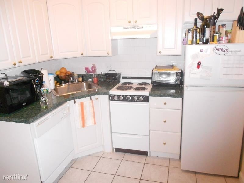 Studio, 1 bath - 50 Park Vale Ave 17 - Studio, 1 bath  - 50 Park Vale Ave 17