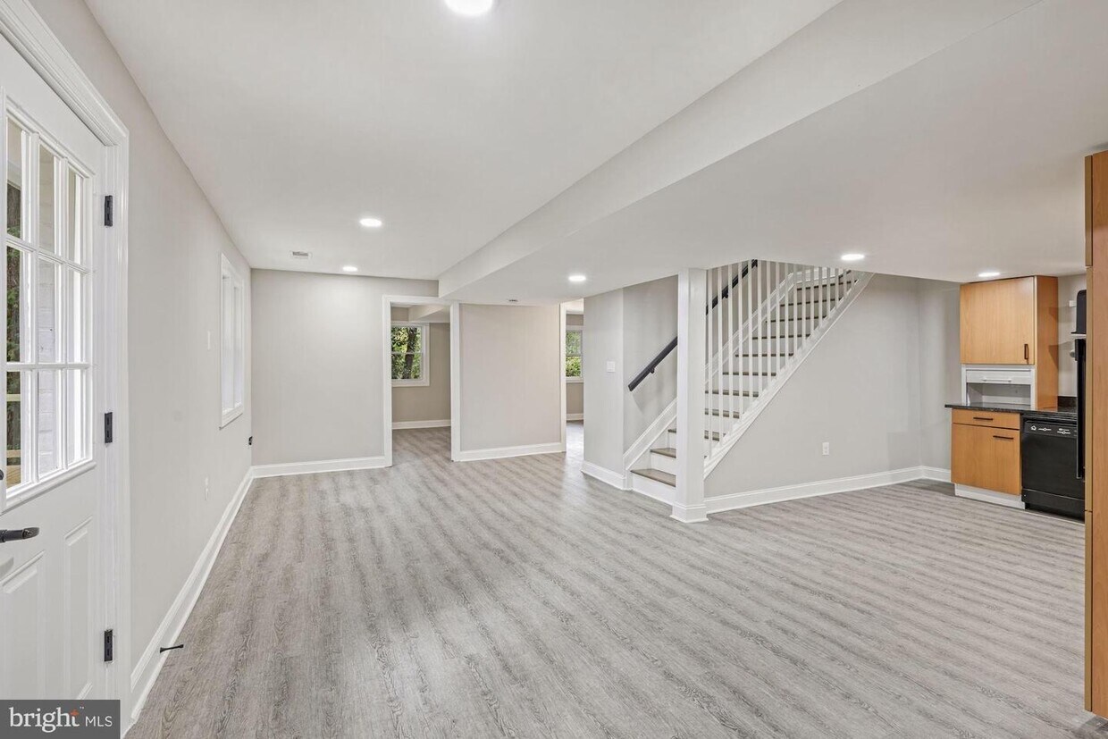 Foto principal - 2929 Stanton Ave