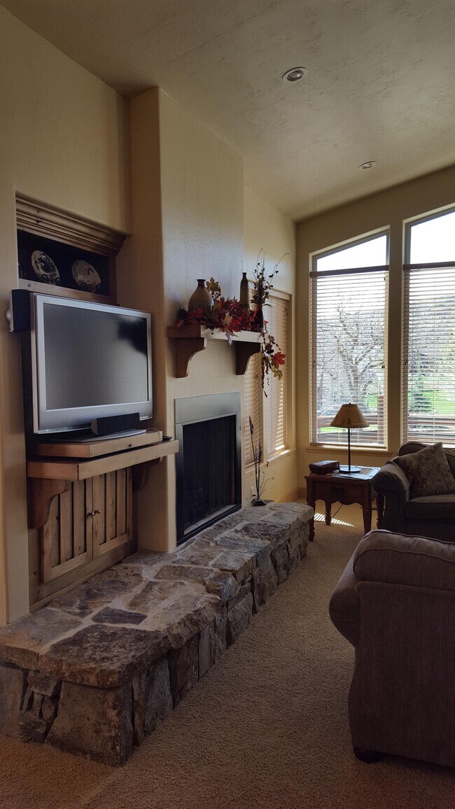 Foto del edificio - 1123 Sunburst Ln