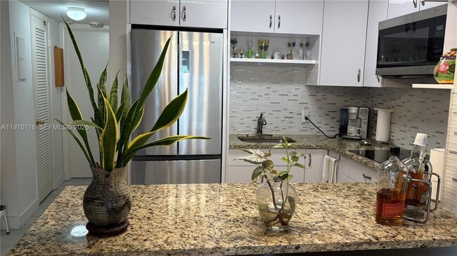 Foto del edificio - 98 Westbury E