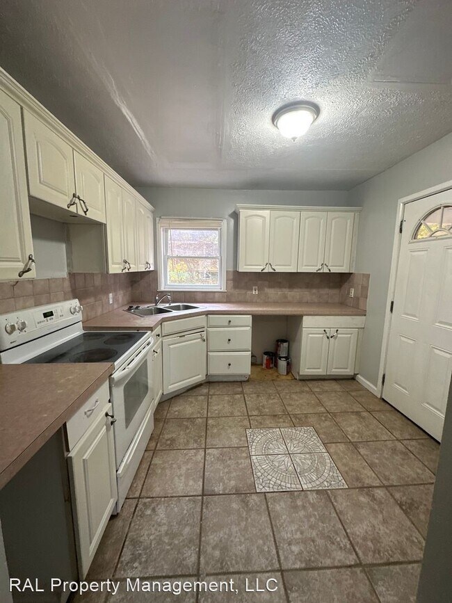 Foto del edificio - 4 br, 1 bath House - 1096 La Croix Ave