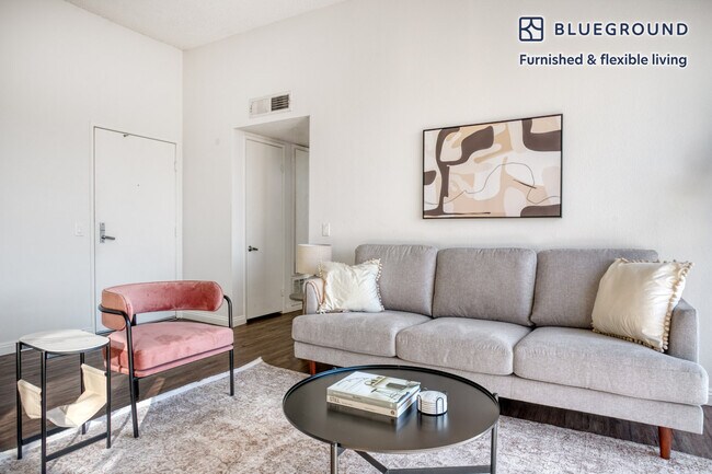 Building Photo - 1611 N Formosa Ave