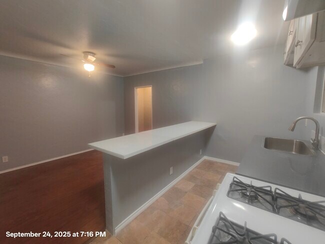 Foto del edificio - 3319 Roseview Ave