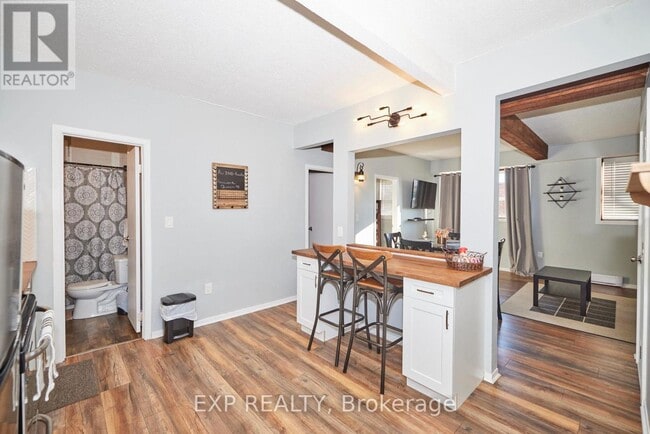 Photo du bâtiment - 4675 Queen St