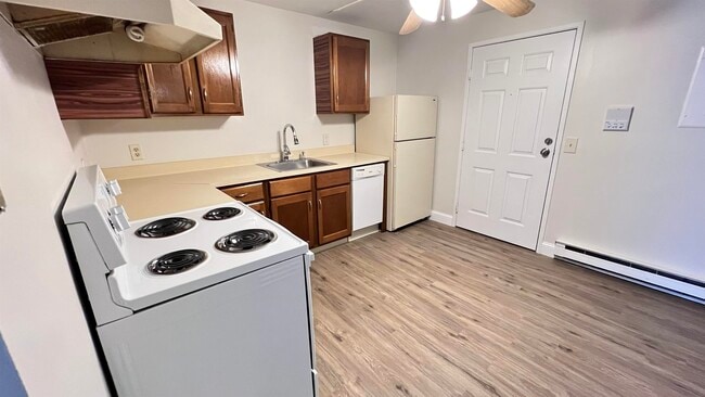 Building Photo - 12 East Side Dr