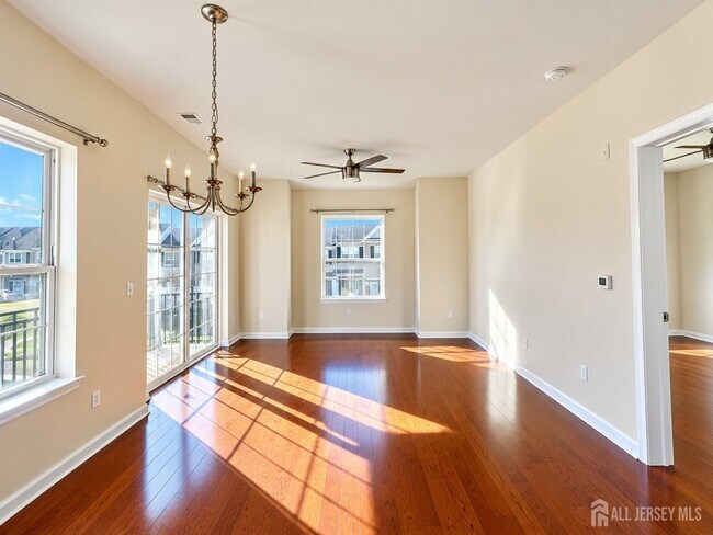 Building Photo - 728 Strassle Wy