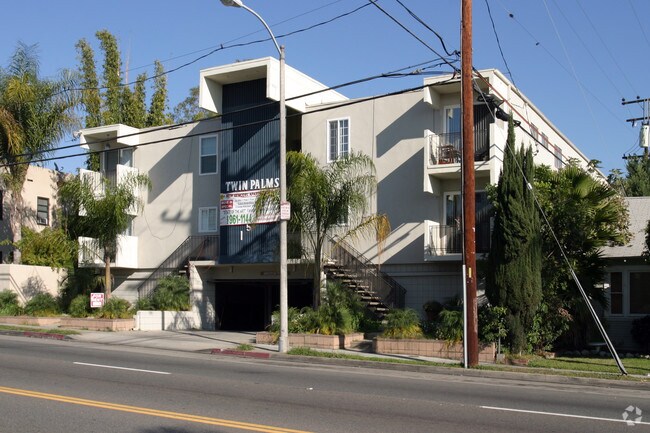 Foto del edificio - Twin Palms Apartments