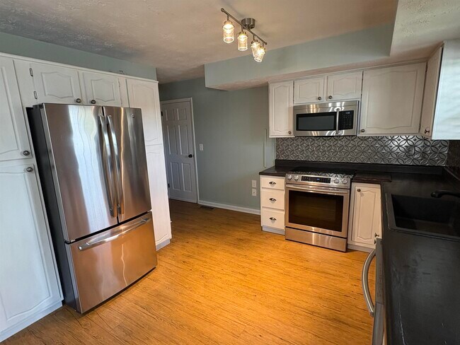 Foto del edificio - 9 Adkins Ct