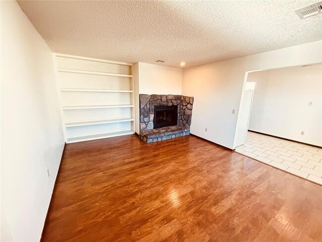 Building Photo - 316 Falcon Ct