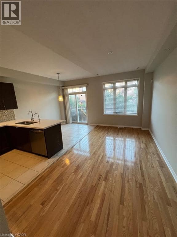 Photo du bâtiment - 3282 Sunlight St