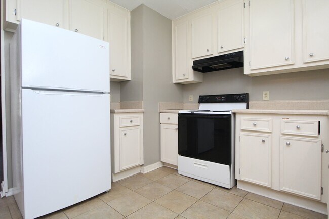 Building Photo - 4BR Ranch-Style Home off Olive Rd – Fenced Yard & Garage – Available 2/2