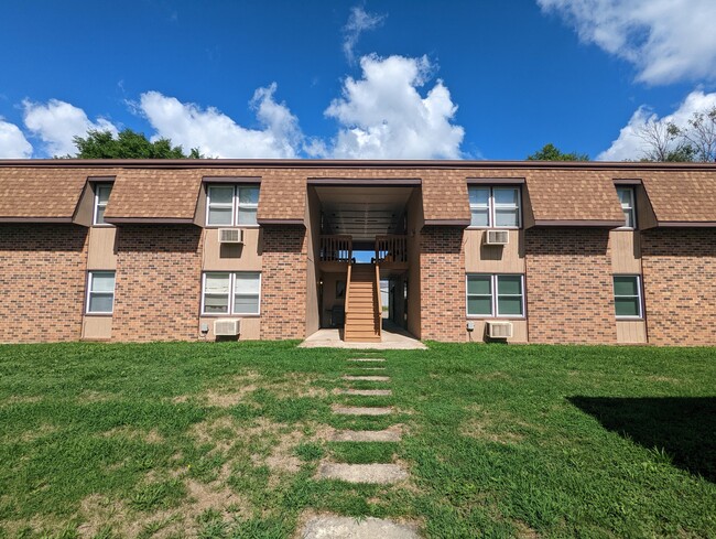 Building Photo - 119 Briar Ln