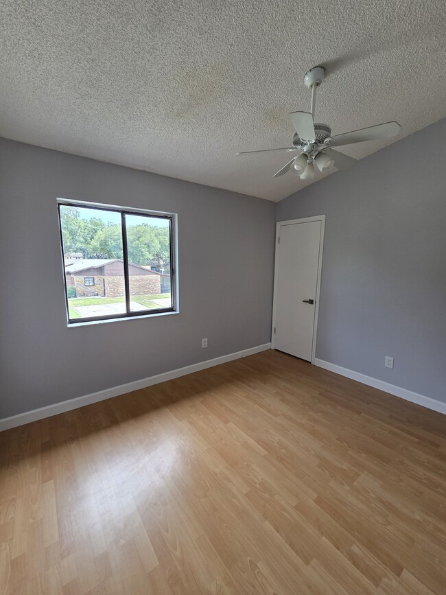 Building Photo - 1862 Foxhall Cir