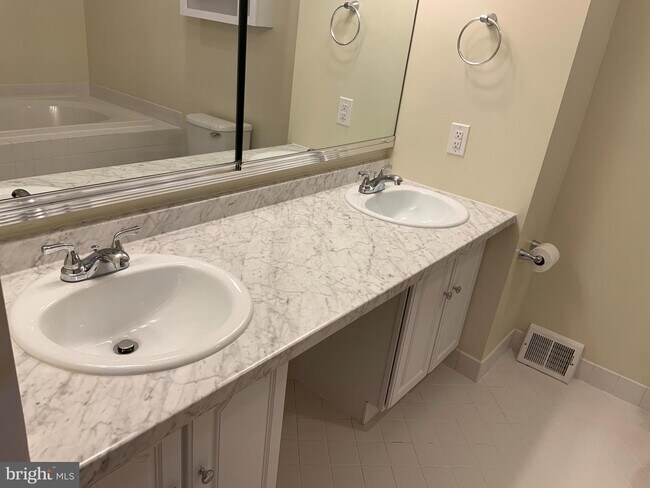 Foto del edificio - 1705 Rockcress Dr
