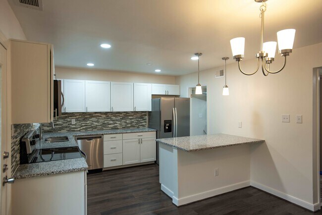 Building Photo - 2109 Lauderdale Dr