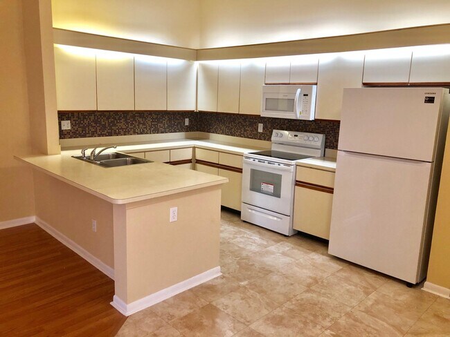 Building Photo - 1230 Summit Pl Cir
