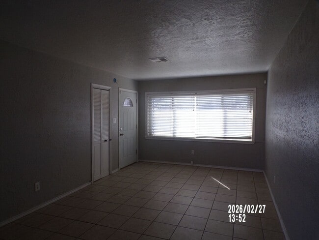 Building Photo - 4Bedroom home located close to FT Sill