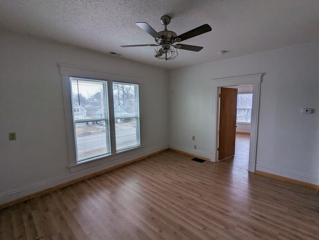 1418 E 9th St Unit 3, Des Moines, IA 50316 Apartments in Des Moines