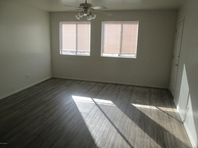 Foto del edificio - 8127 E Rosalie Rd