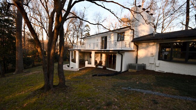 Foto del edificio - 5755 Doncaster Dr