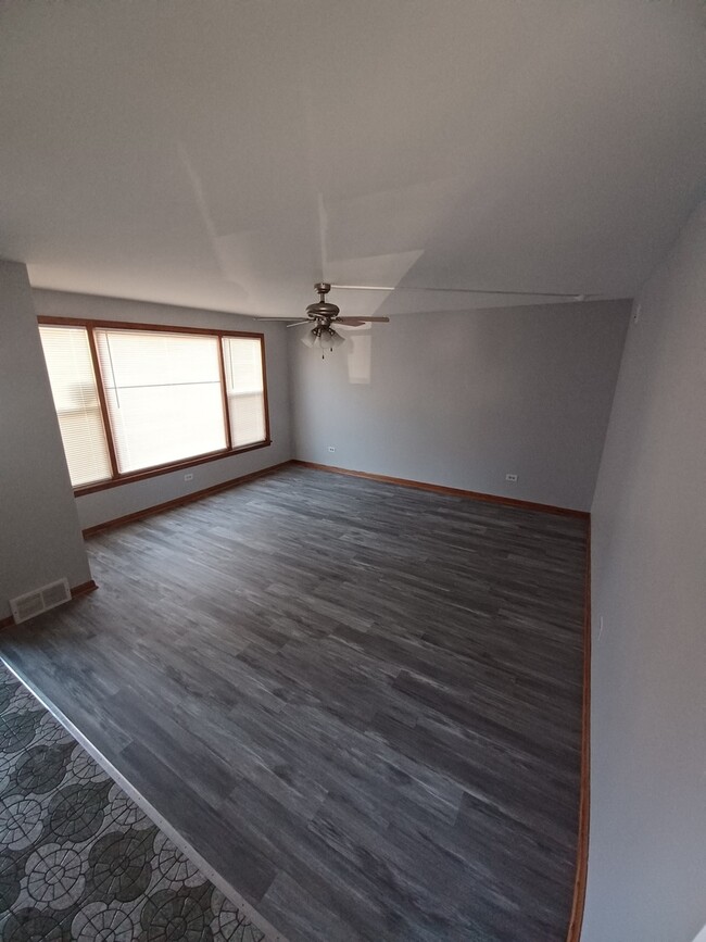 Building Photo - 13300 S Burley Ave