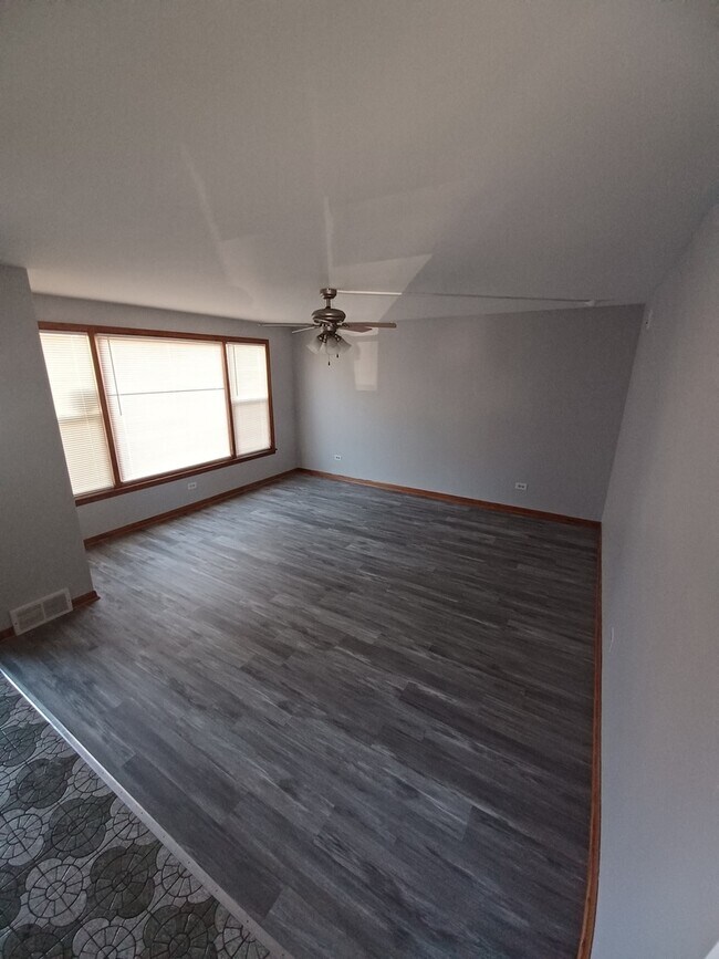 Foto del edificio - 13300 S Burley Ave