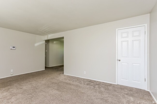 Building Photo - 1727 Nashua Drive