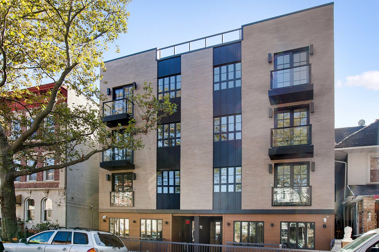 Foto principal - 194 Hawthorne St